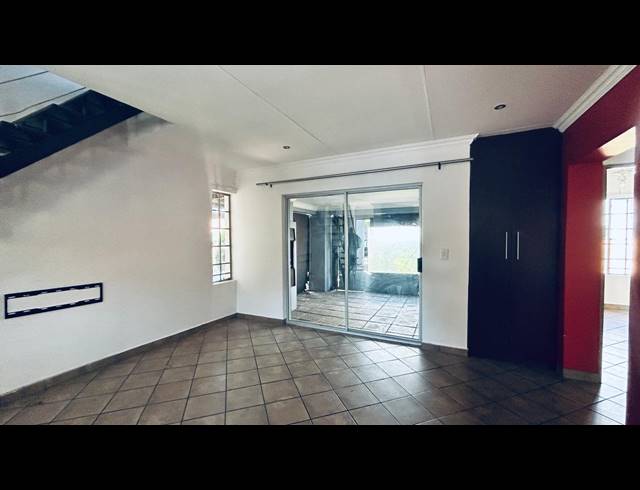 4 BEDROOM TOWNHOUSE FOR SALE IN WATERKLOOF EAST
